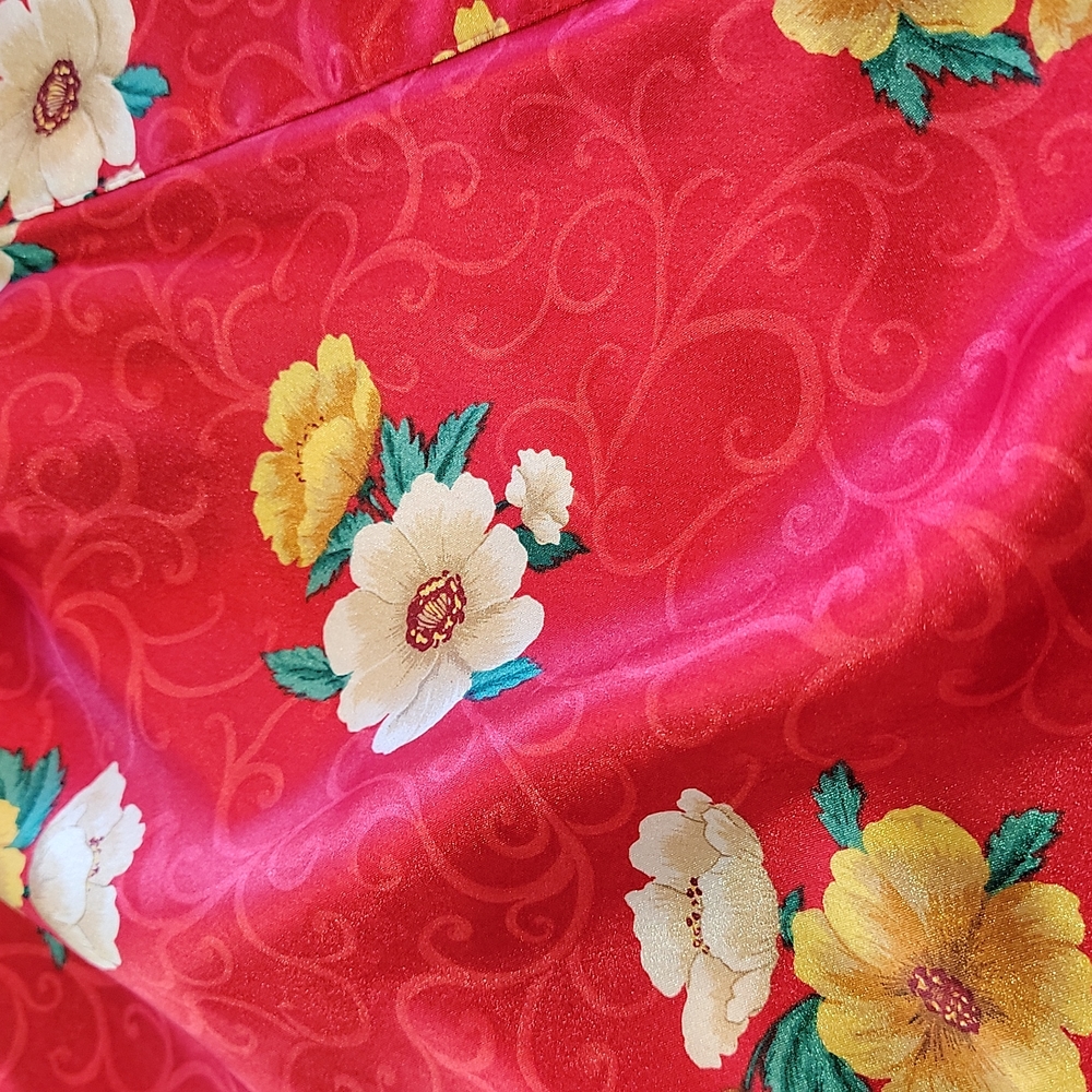Morgan Taylor Robe - Picture 4 of 5
